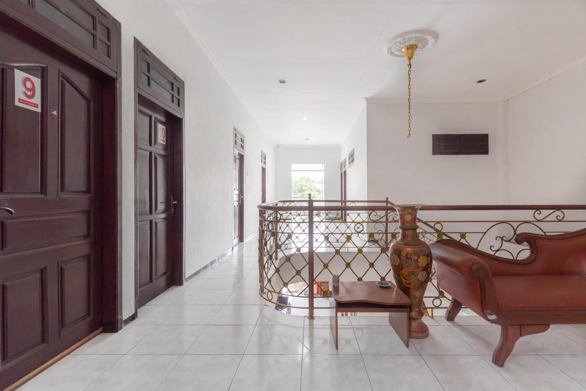Reddoorz At Ciliwung Guest House Syariah Malang Exterior foto
