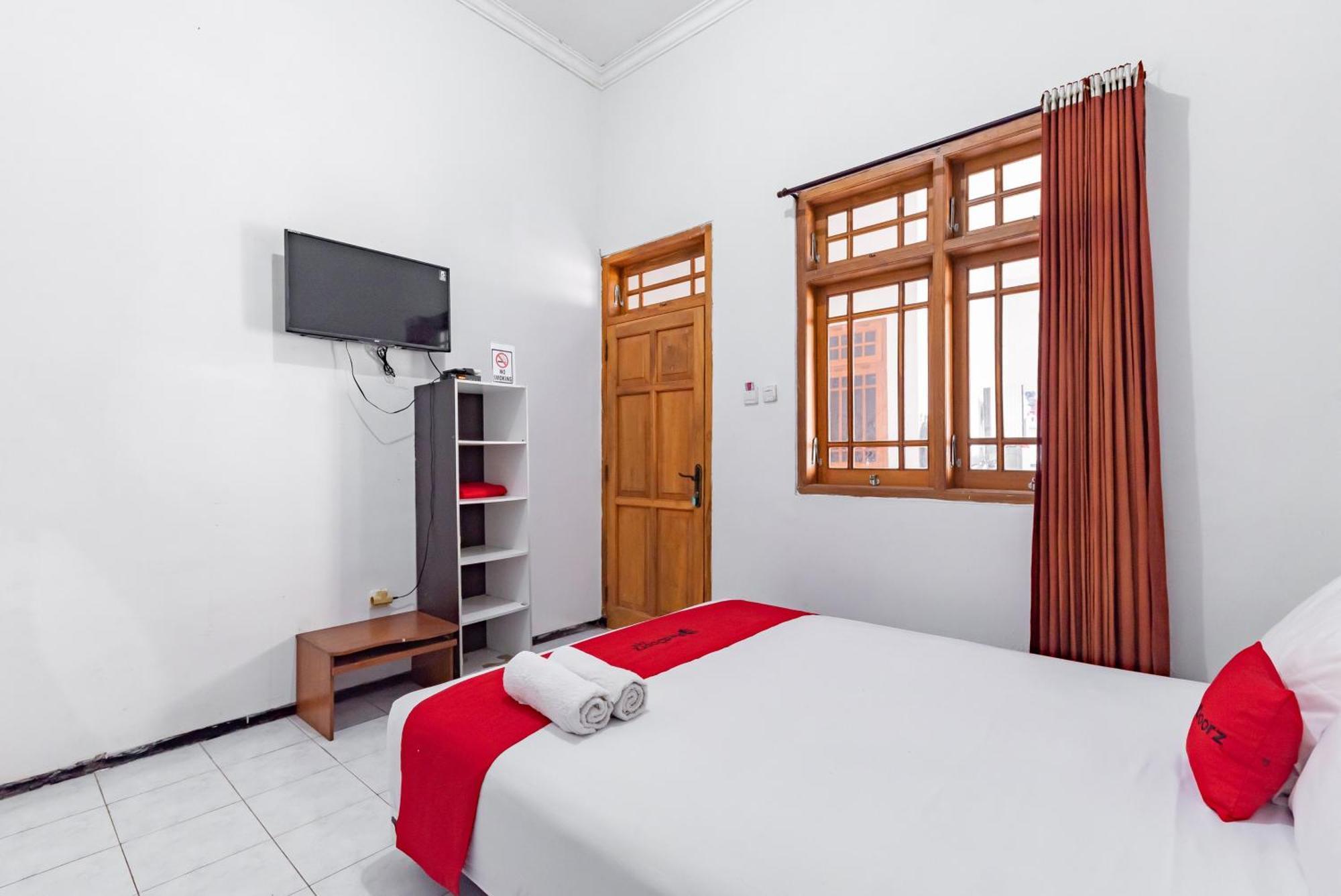 Reddoorz At Ciliwung Guest House Syariah Malang Exterior foto