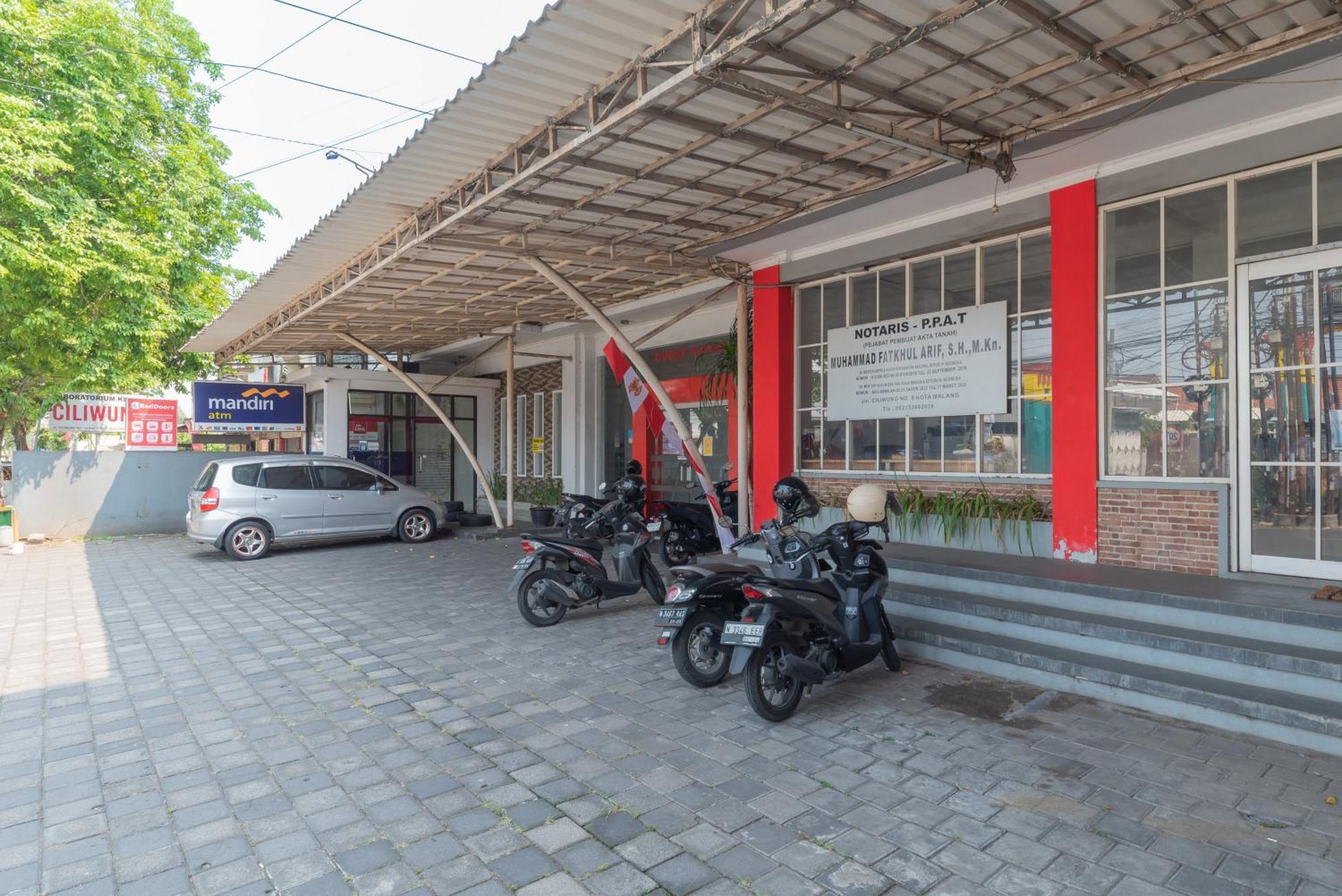 Reddoorz At Ciliwung Guest House Syariah Malang Exterior foto