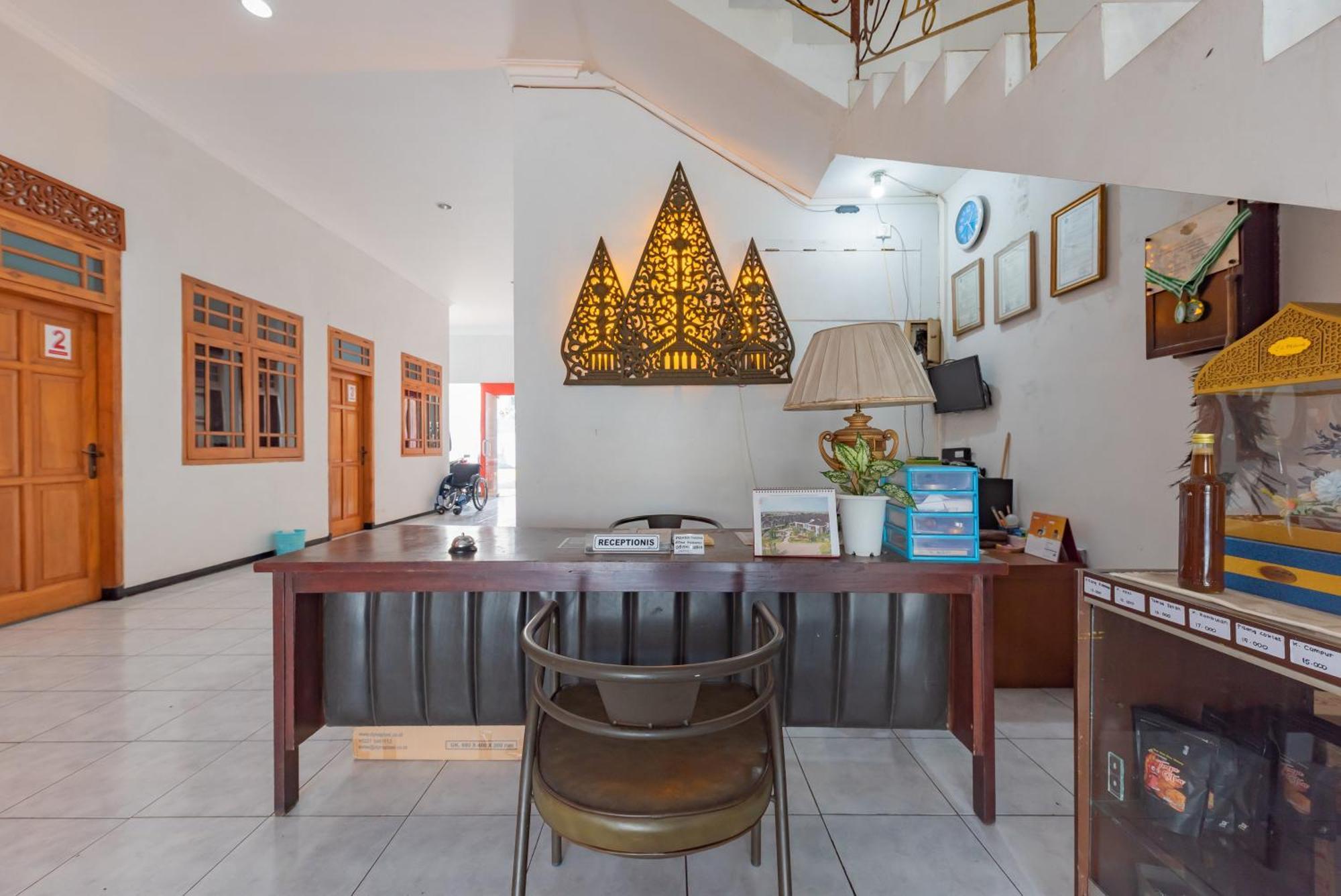 Reddoorz At Ciliwung Guest House Syariah Malang Exterior foto